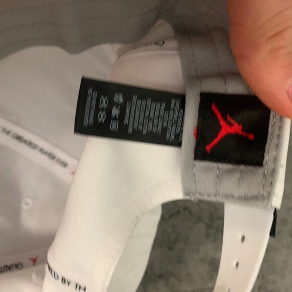 Jordan White Hat - Picture 3 of 4